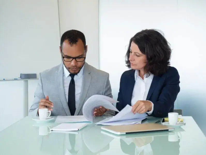 Les services juridiques pour gérer les factures d'une entreprise